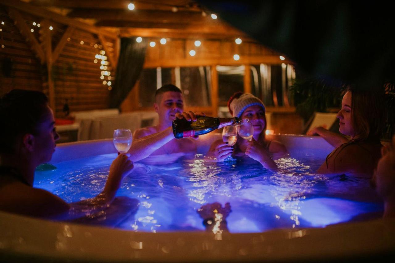 Aloha Glamp - Okragle Domki Przy Rzece - Balia I Sauna - Energylandia Zagornik Extérieur photo