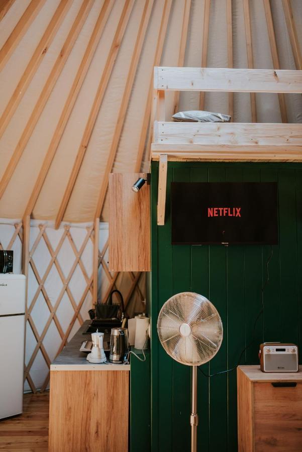 Aloha Glamp - Okragle Domki Przy Rzece - Balia I Sauna - Energylandia Zagornik Extérieur photo
